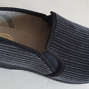 New mens Foamtreads Regal slippers Made in Canada